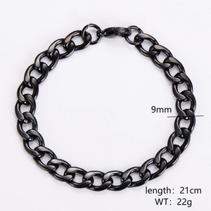 Gros plan d'un bracelet gourmette noir en acier inoxydable 9mm avec spécifications