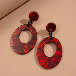 Retro geometric hollow oval earrings with red tortoiseshell acrylic and silver needles