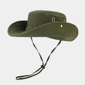 Cappello da sole outdoor verde militare con tesa larga, cordino regolabile e sfoghi
