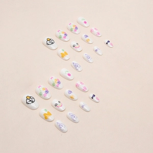 Faux ongles blancs mignons avec fleurs colorées peintes à la main et arc-en-ciel