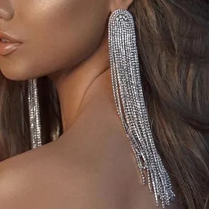 Boucles d'oreilles longues à strass élégantes avec un design de franges en cascade