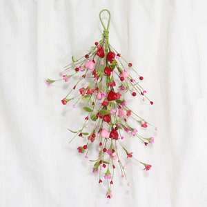 Detail of 60cm paper flower heart vine with red foam berries for wall decoration