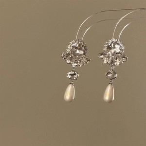 Exquisite silver floral earrings with sparkling cubic zirconia and teardrop pearl charms
