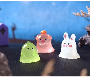 Luminous Halloween ghost figurines in pig and rabbit shapes for garden micro landscape decor