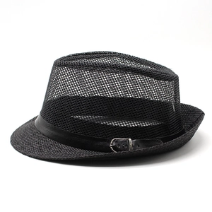Chapeau Panama noir en mesh respirant avec ruban en cuir et texture tissée élégante