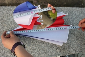 Close-up measurement of a tri-color folding umbrella showing a 36cm folded length