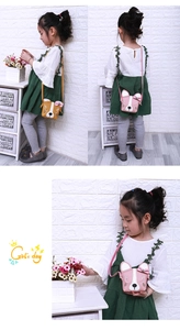 Détail des sacs à bandoulière chiot mignons pour enfants en gingembre et rose