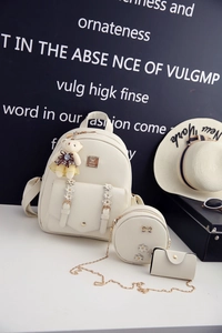 Dreiteiliges Set mit cremeweißem Lederrucksack, Umhängetasche und Geldbörse