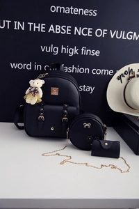 Schwarzes dreiteiliges Saffiano PU-Leder Rucksack-Set mit goldenen Details und Anhänger