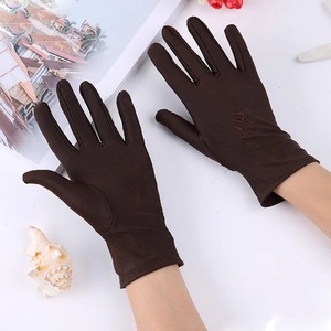 Detailed coffee brown lace gloves featuring elegant flower embroidery for sun protection
