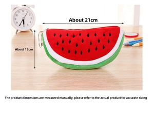 Ca. 21x12cm Plüsch-Wassermelone Federtasche mit Stickerei auf einem Holztisch