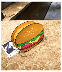 Detail of creative hamburger shaped crossbody bag with colorful layers and gold metal chain