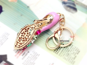 Close-up of pink high heel keychain featuring gold hollow pattern and colorful rhinestones