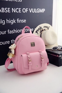 Rosa Mini-Rucksack aus PU-Leder mit Blumenapplikationen und süßem Bären-Anhänger