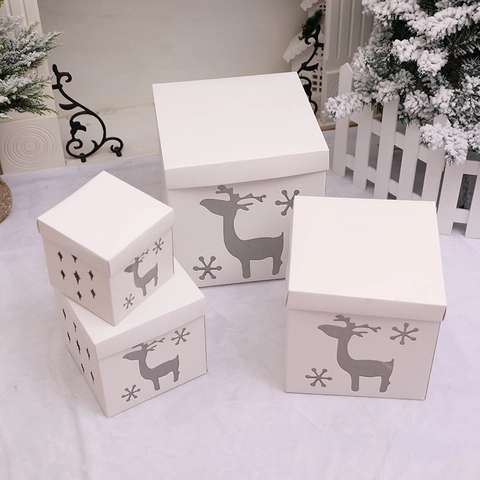 Christmas Reindeer Hollowed Gift Ornament LED Lighted Cardboard For Festive Home Mall Window Display Luminous Decoration