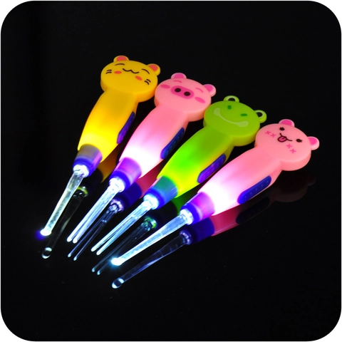 Cartoon Animal LED Ear Pick Portable Earwax Removal Tool With Detachable Transparent Tip Plastic Ear Cleaning Tool For Kids