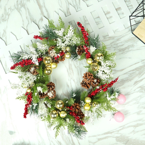 Ghirlanda Di Natale Aghi Di Pino PE Effetto Neve Pigne Bacche Palle Decorative Da Appendere Porta Parete Decorazione Festiva