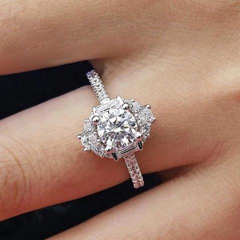 Luxury Round Zircon Engagement Ring Copper Women Wedding Jewelry Brilliant Cut With Baguette Side Stones Glamorous Pave Shank
