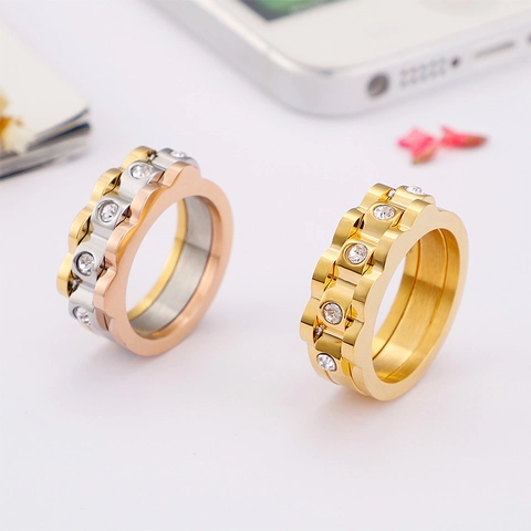 Modischer Wellenmuster Edelstahl Ring Mit Zirkon Inlay Gold Plattiert Getriebe Stil Minimalistisches Band Schmuck Für Damen