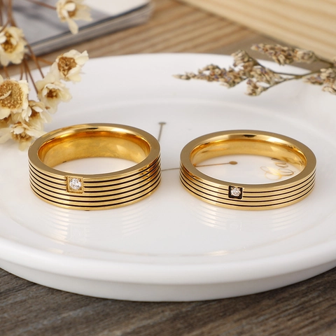Bague Minimaliste En Acier Inoxydable Plaqué Or Avec Rainures Et Zircon Cubique Pour Hommes Et Femmes Bijoux De Couple