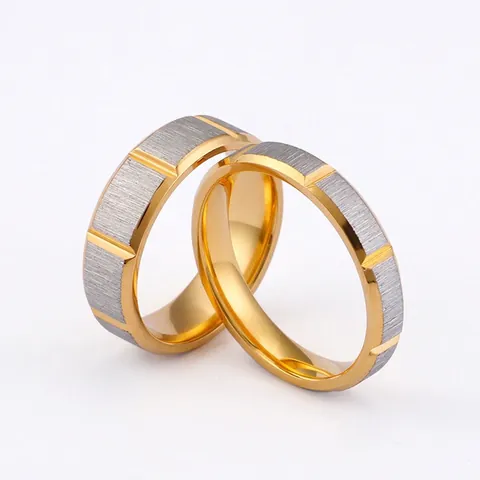 Anello in Acciaio al Titanio Spazzolato Bicolore Scanalato per Coppie Moda Galvanico Oro Argento Contrasto Geometrico Fedina Gioielli
