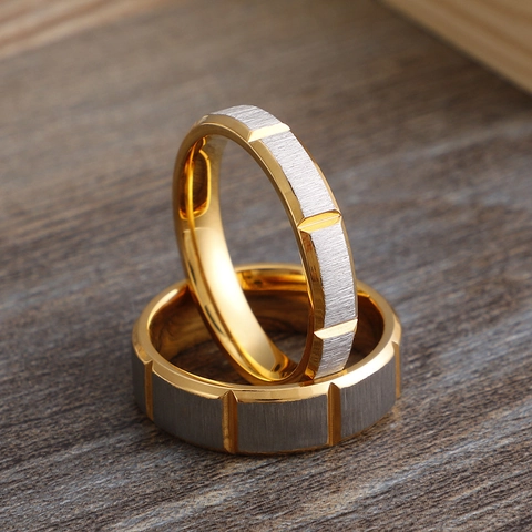 Anello in Acciaio al Titanio Spazzolato Bicolore Scanalato per Coppie Moda Galvanico Oro Argento Contrasto Geometrico Fedina Gioielli