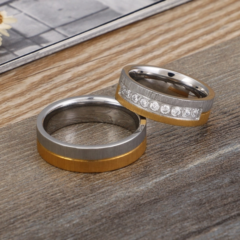 Anello Moderno in Acciaio al Titanio Smerigliato Vintage Bicolore Oro Argento con Strass Intarsiato Anello di Coppia Gioielli