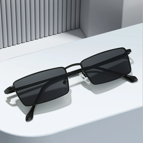 Vintage Rechthoekige Zonnebril Voor Dames Klein Metalen Frame Retro Mode UV400 Vierkante Zonnebril Luxe Reizen Feest Accessoire