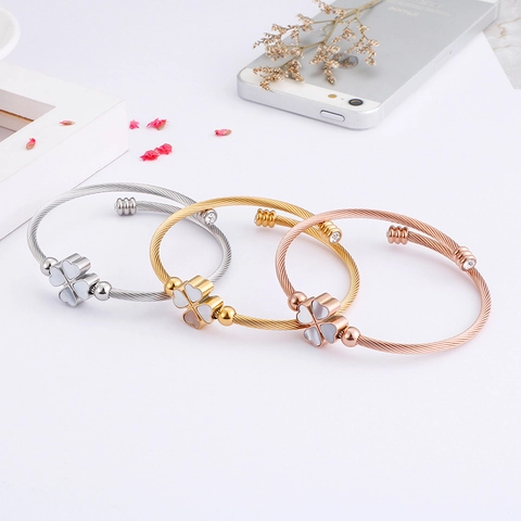 Bracciale Rigido Aperto In Acciaio Inossidabile Cavo Intrecciato Cuore Quadrifoglio In Madreperla Polsino Regolabile Per Donna