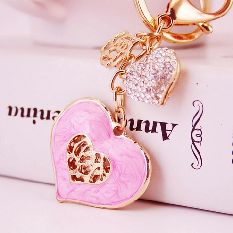Llavero de Aleación de Zinc en Forma de Corazón Con Diamantes de Imitación Colgante de Esmalte Con Patrón de Flor de Rosa Calado para Mujer Amuleto de Bolsa Regalo Romántico de San Valentín