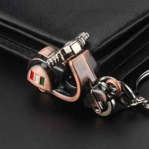 Retro Scooter Motorcycle Keychain Zinc Alloy Movable Wheels Italia Flag Style 3D Model Charm For Men Women