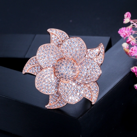 Bague de Luxe Fleur en Or Rose pour Femmes Incrustée de Zirconia de Haute Qualité Cuivre Électroplaqué Bijoux de Cocktail Floraux Cadeau