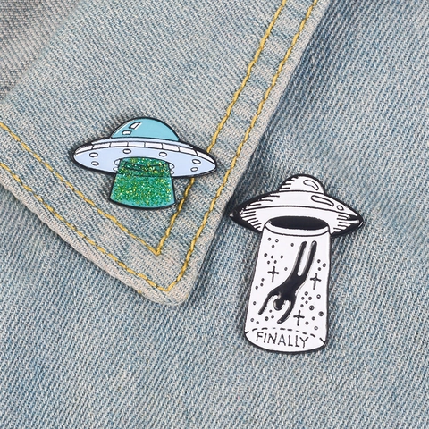 UFO Alien Spaceship Enamel Brooch Alloy Glitter Light Beam Finally Letter Creative Lapel Pin Sci-Fi Accessory For Backpack Jacket