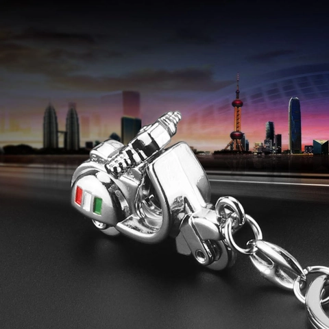 Retro Scooter Motorcycle Keychain Zinc Alloy Movable Wheels Italia Flag Style 3D Model Charm For Men Women