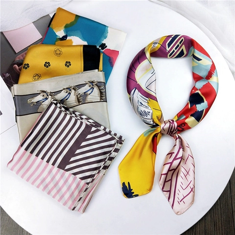 Elegante Foulard Quadrato Da Donna In Satin Simile Alla Raso Con Stampa Floreale Geometrica Sciarpa Alla Moda Versatile