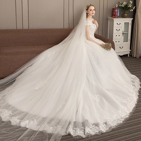 Elegantes Schulterfreies Hochzeitskleid Weiß Spitze Bestickt Lange Schleppe Brautkleid Tüll Für Die Braut