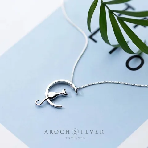 Cute Cat Moon Pendant Necklace For Women Literary Forest Style Copper Plated White Gold Box Chain Sweet Jewelry Accessory Gift