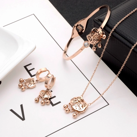 Rose Gold Plated Titanium Steel Long Life Lock Pendant Necklace Women Chinese Fu Blessing Hollow Tassel Clavicle Chain