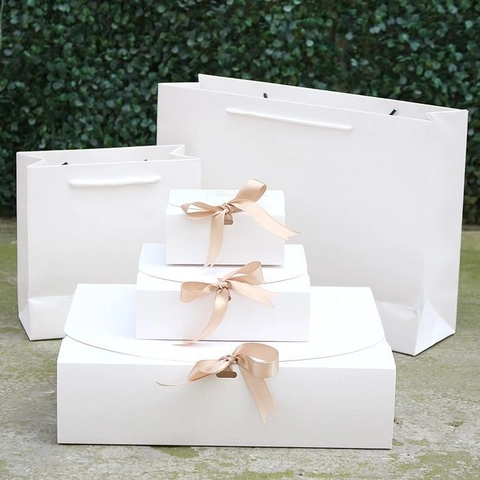 Paper Gift Box With Ribbon Bow For Birthday Wedding Souvenir Packaging Luxury Cardboard Case With Handbag