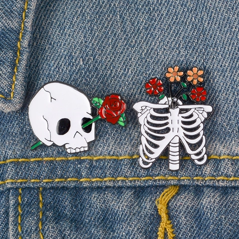 Broche de Aleación Creativo Esqueleto Caja Torácica Calavera Rosa Esmalte Punk Gótico Insignia para Ropa Mochila Mujer Hombre Joyería