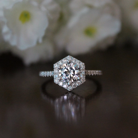 Elegant Copper Hexagon Halo Rhinestone Ring For Women White Gold Plated Engagement Wedding Proposal Finger Ring Jewelry
