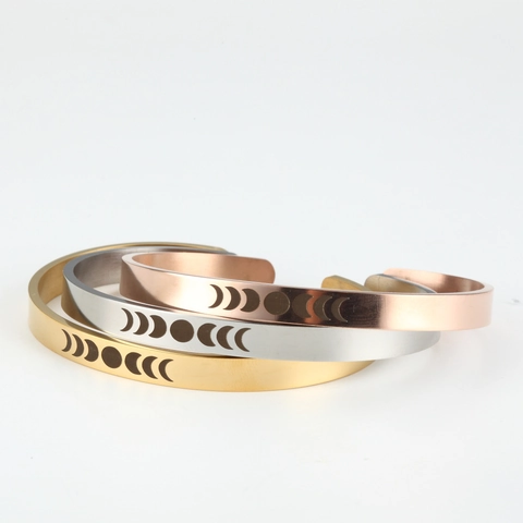Minimalistischer Edelstahl Mondphasen Gravur C-Form Offener Armreif Für Damen Einfach Poliertes Verstellbares Metall Armband Schmuck