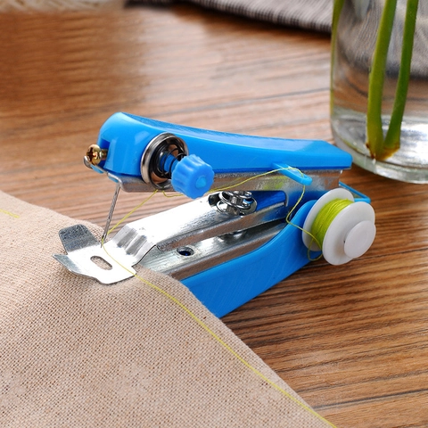 Draagbare Handbediende Mini Handmatige Naaimachine Plastic Metaal Huishoudelijk Naaihulpje Voor Stof Kleding DIY Reparatie Reis