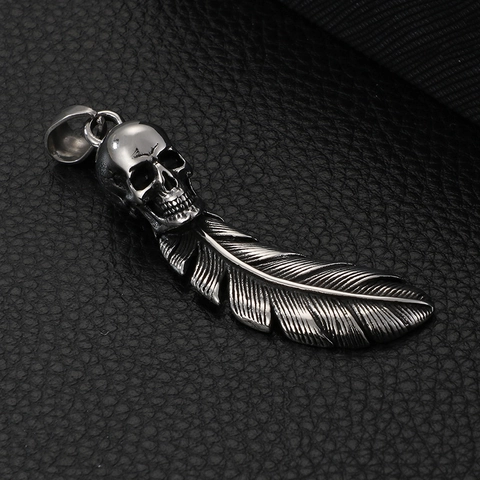 Ciondolo Teschio Piuma Retro Gothic Punk Acciaio Inossidabile Finitura Argento Invecchiato Per Uomo