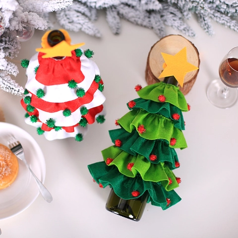 Housse de Bouteille de Vin en Forme de Sapin de Noël Tissu Brossé Design Superposé Avec Pompons Pour Décoration de Table de Noël