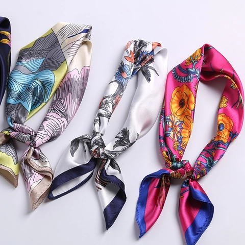 Foulard Quadrato Da Donna In Imitazione Raso Satinata Con Stampa Floreale Paisley Motivo Geometrico Accessorio Per Capelli