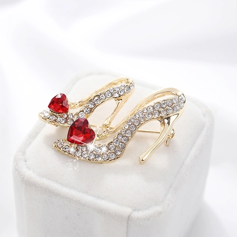 Elegant Alloy High Heel Shoe Brooch With Inlaid White Rhinestone Red Heart Crystal Fashion Jewelry Accessory For Women Gift