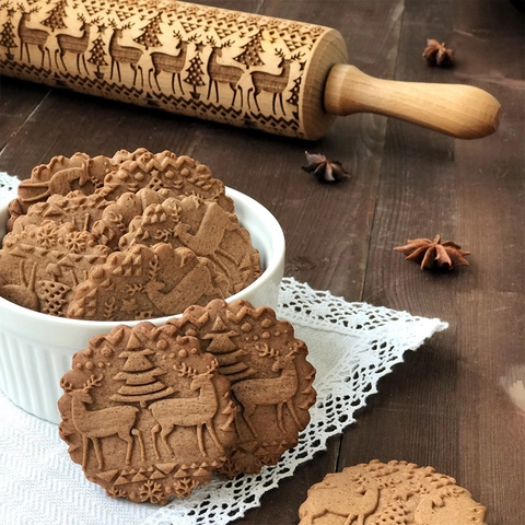 Wooden Engraved Embossed Rolling Pin With Christmas Reindeer Snowflake Pattern For Baking DIY Cookies Pastry Kitchen Tool