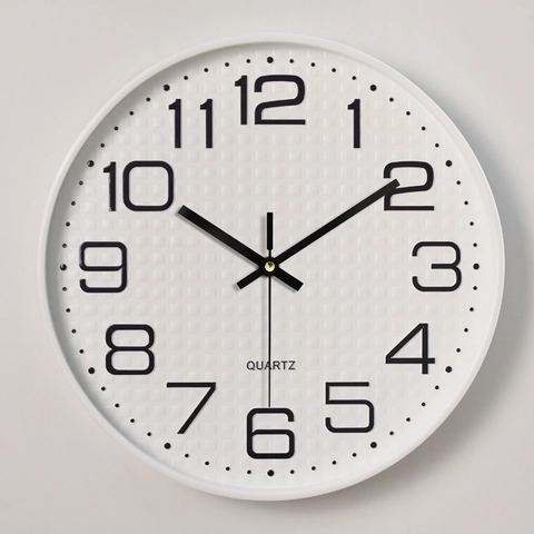 Moderne Ronde Wandklok Stil Kwartsuurwerk Plastic Frame Glas Spiegel 3D Reliëf Cijfers Decoratieve Huis Kantoor