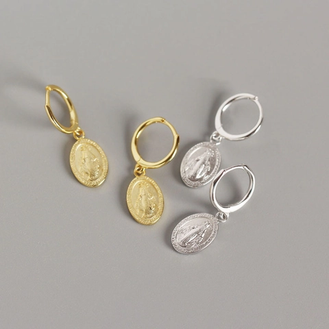 Jungfrau Maria Münze Anhänger Huggie Hoop Ohrringe 925 Sterling Silber Religiöses Relief Vintage Minimalistisch Für Damen